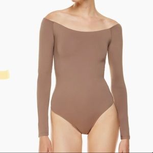 Babaton Contour Off-Shoulder Longsleeve Bodysuit